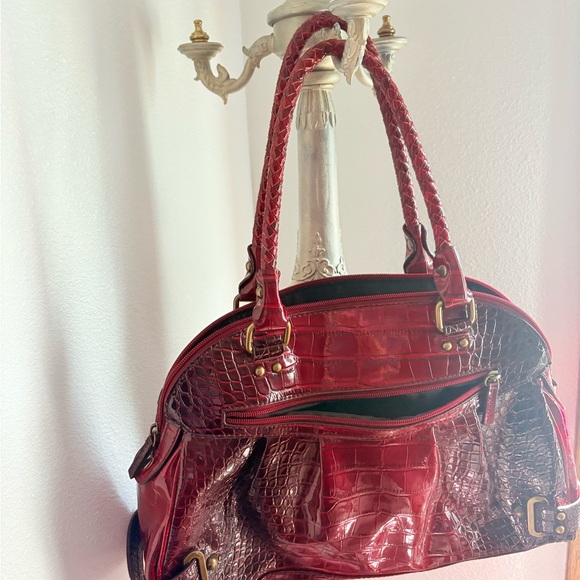 Red Crocodile-Embossed Women's Bag - Picture 1 of 4